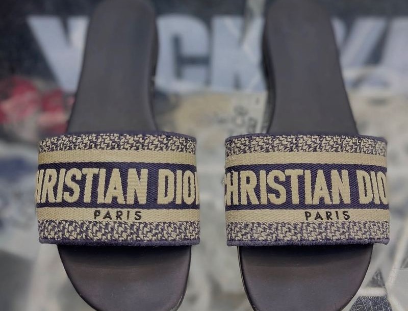 Dior slides after KICK6IX clean
