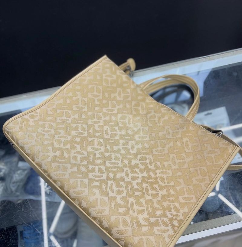 Purse after KICK6IX stain removal